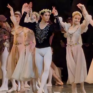 마린스키발레단합류후 잇따라 주인공 역 맡아...유리 파테예프 감독 지도로 점프 방식과 손짓 표현 터득 일취월장